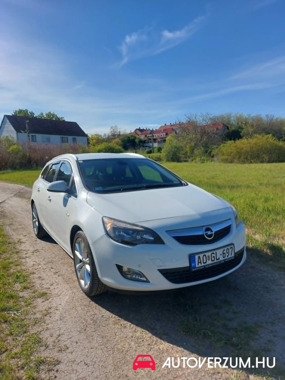 Used Opel Astra listed on Autoverzum.hu